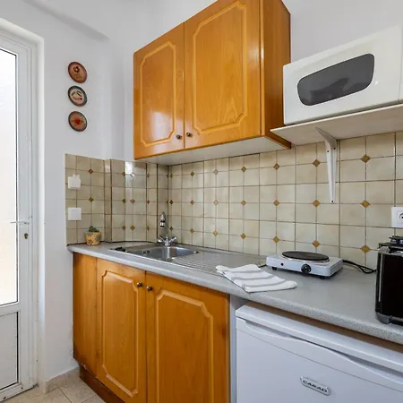 Palm Studios, 350m From Agios Sostis Beach, By Zantewize Apartman