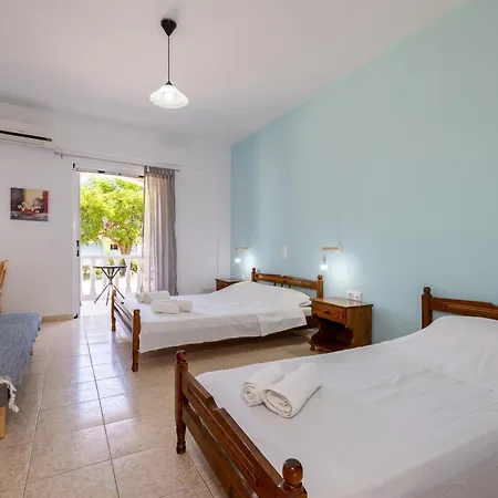 Palm Studios, 350m From Agios Sostis Beach, By Zantewize