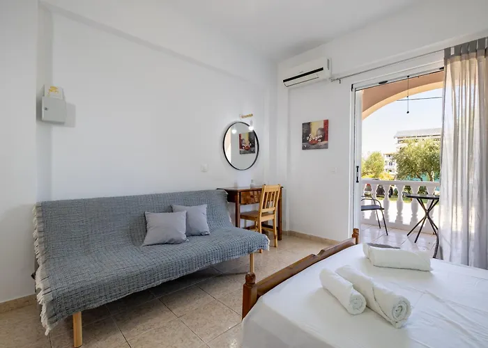 Apartmán Palm Studios, 350m From Agios Sostis Beach, By Zantewize *