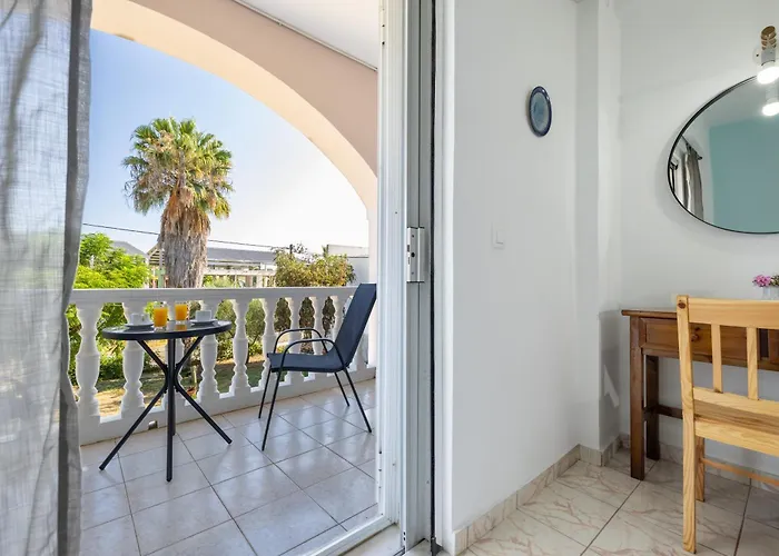 Palm Studios, 350m From Agios Sostis Beach, By Zantewize